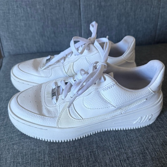 NIKE Air Force 1 PLT.AF.ORM Triple White
Size 7.5
Style DJ9946-100 - Picture 10 of 16